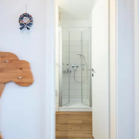 Strandhausvilla- Ostseerobbe דירה דאהמה