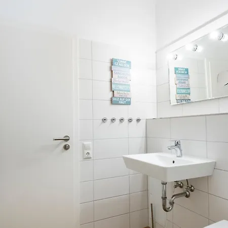 Strandhausvilla- Ostseerobbe דירה